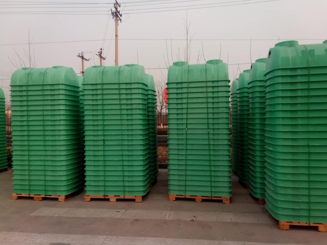 玻璃鋼水箱為什么選擇優質廠家定制加工(圖1) 玻璃鋼水箱為什么選擇優質廠家定制加工(圖1)